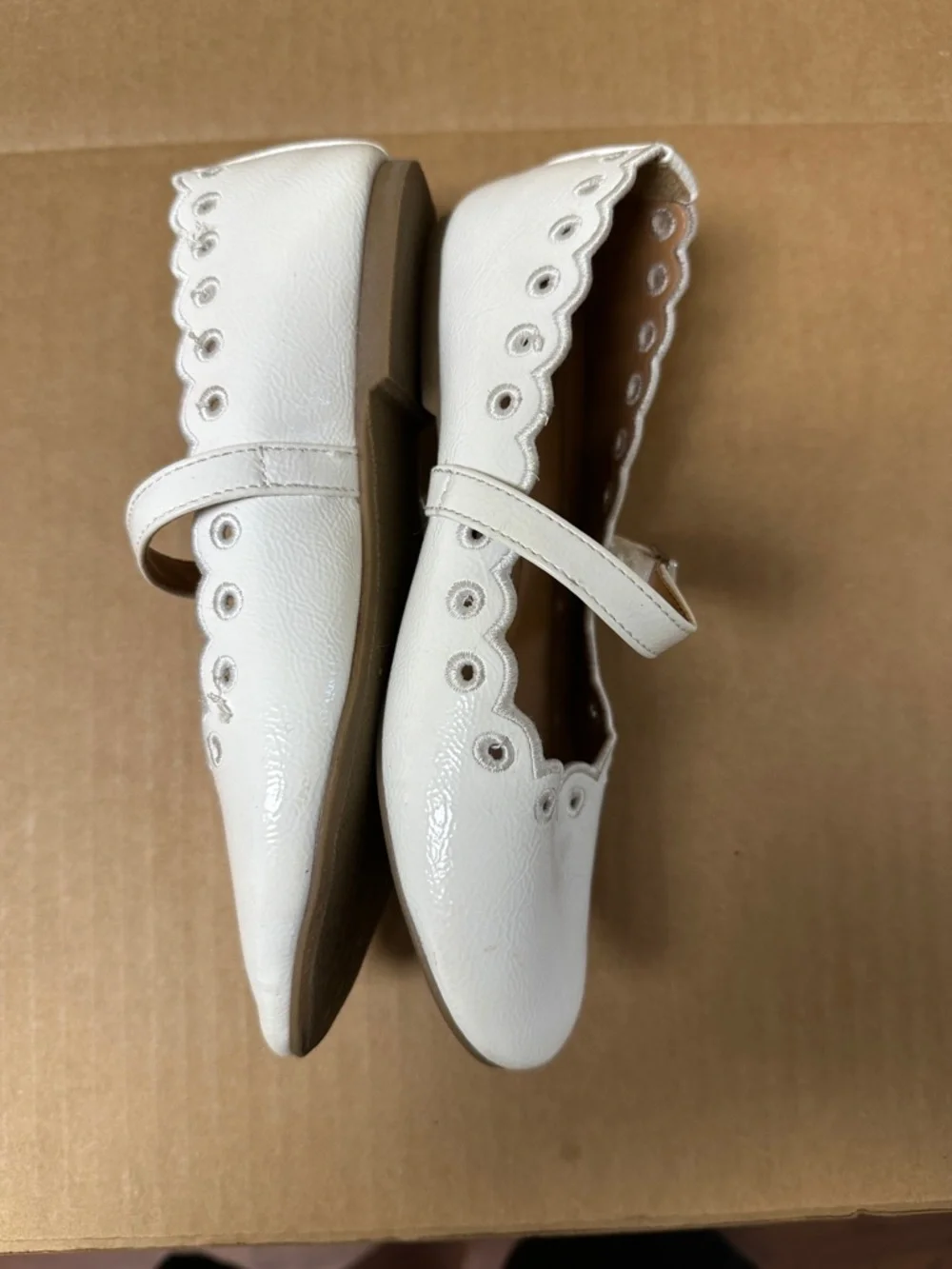 ##113, Young girl size 13, DV by Dolce Vita Flats with Scalloped Edge, Velcro